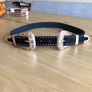 Double buckle western style belt